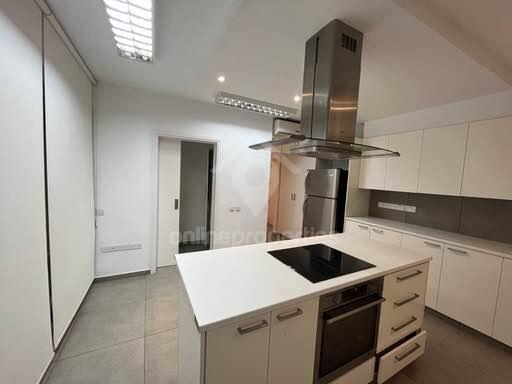 Beautiful 2 bedroom apartment close to Eleonon linear park