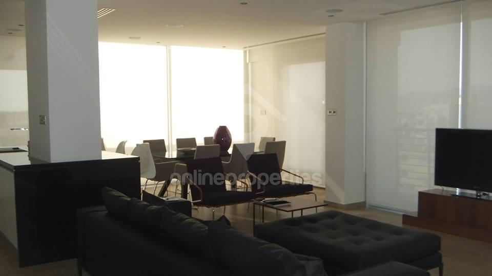 To change image, hover mouse over thumbnails below