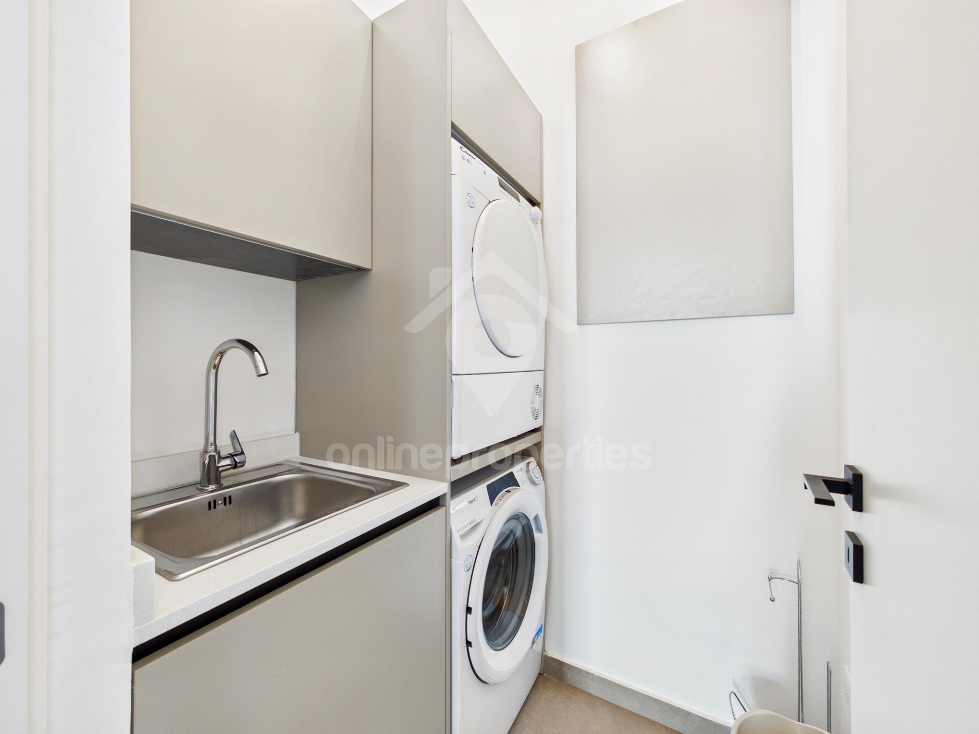 To change image, hover mouse over thumbnails below