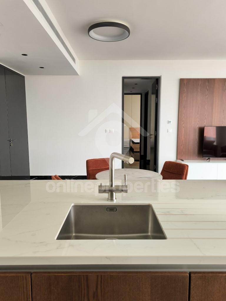 To change image, hover mouse over thumbnails below