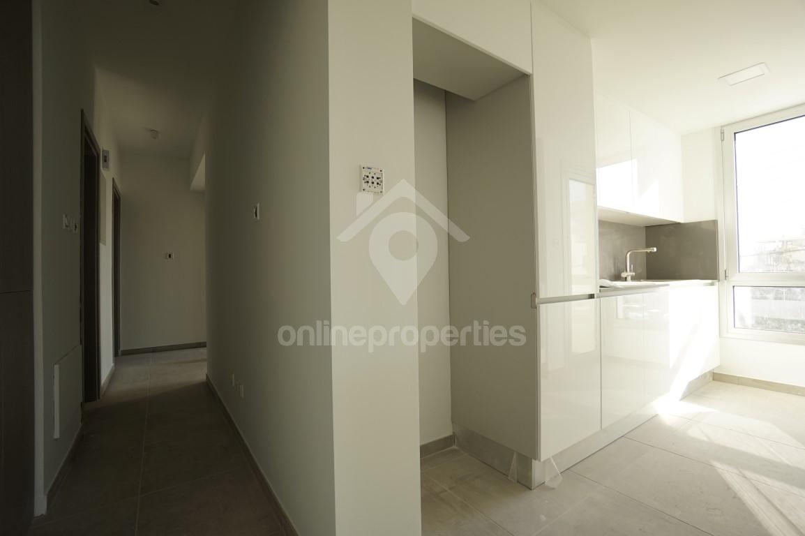 To change image, hover mouse over thumbnails below