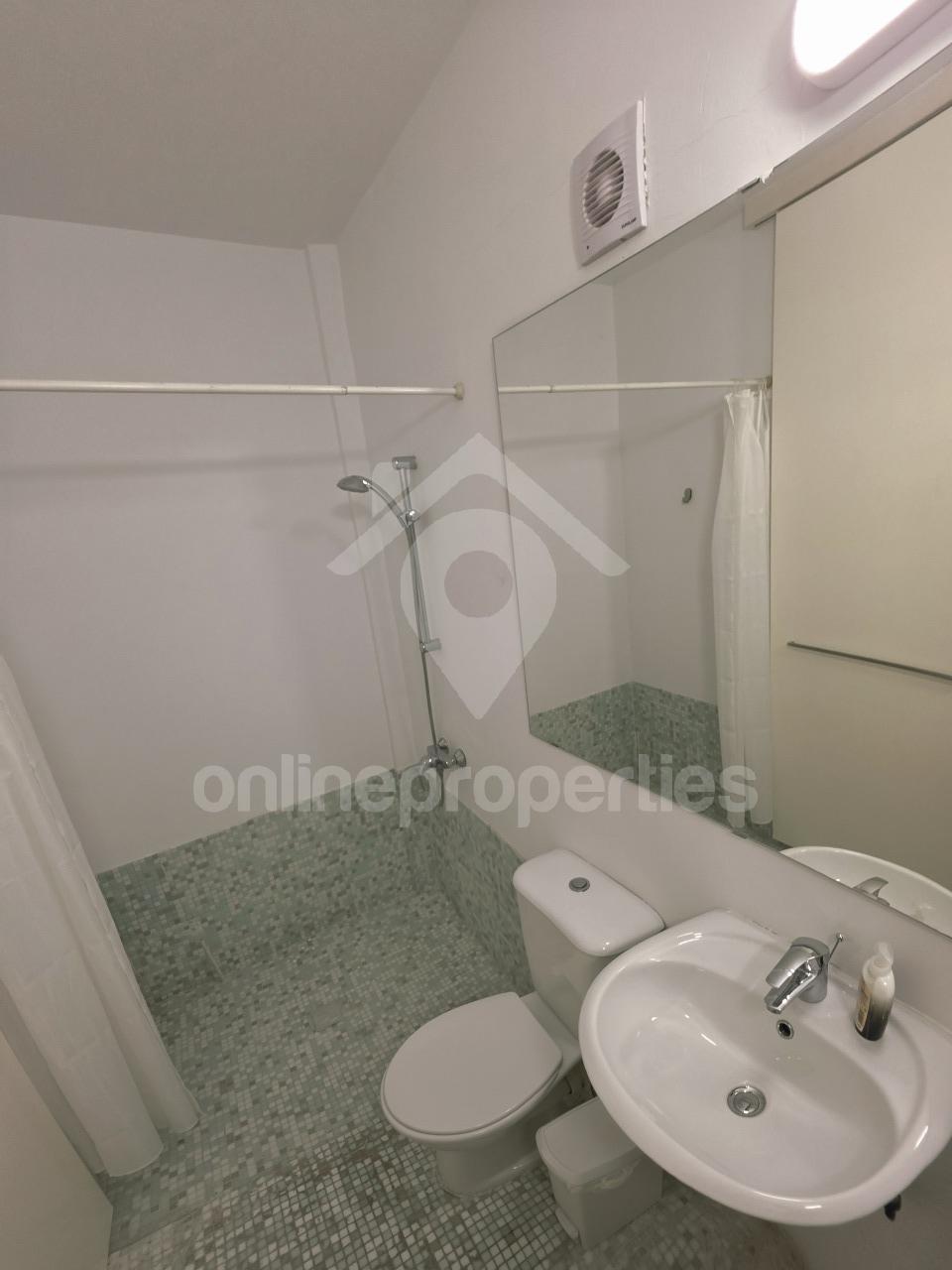 To change image, hover mouse over thumbnails below