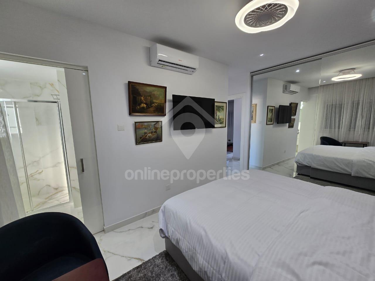 To change image, hover mouse over thumbnails below