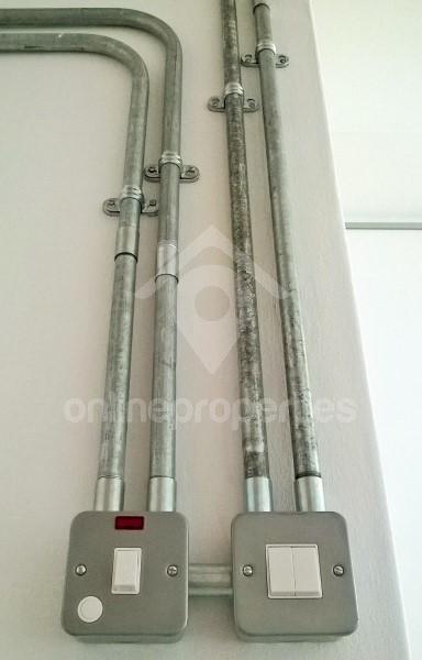 To change image, hover mouse over thumbnails below