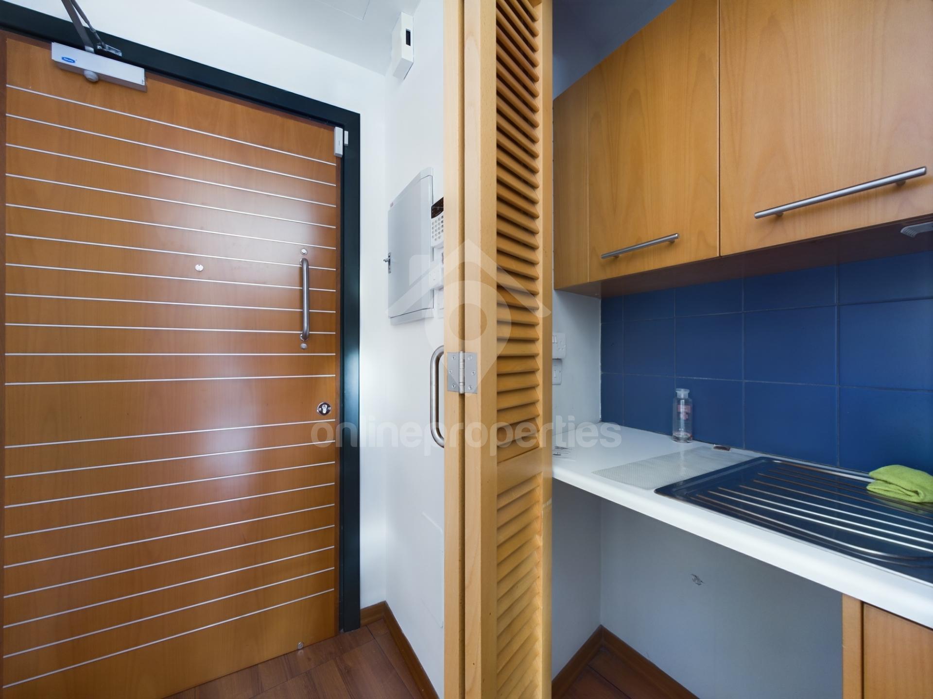 To change image, hover mouse over thumbnails below