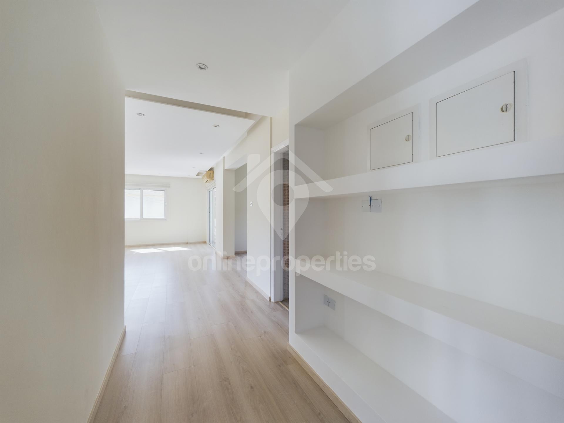 To change image, hover mouse over thumbnails below