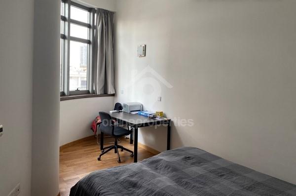 To change image, hover mouse over thumbnails below