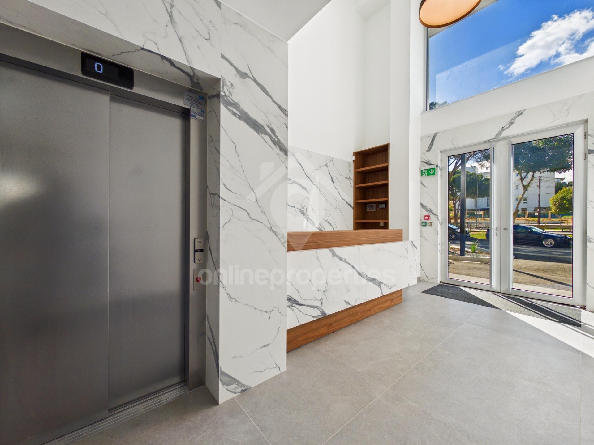 To change image, hover mouse over thumbnails below