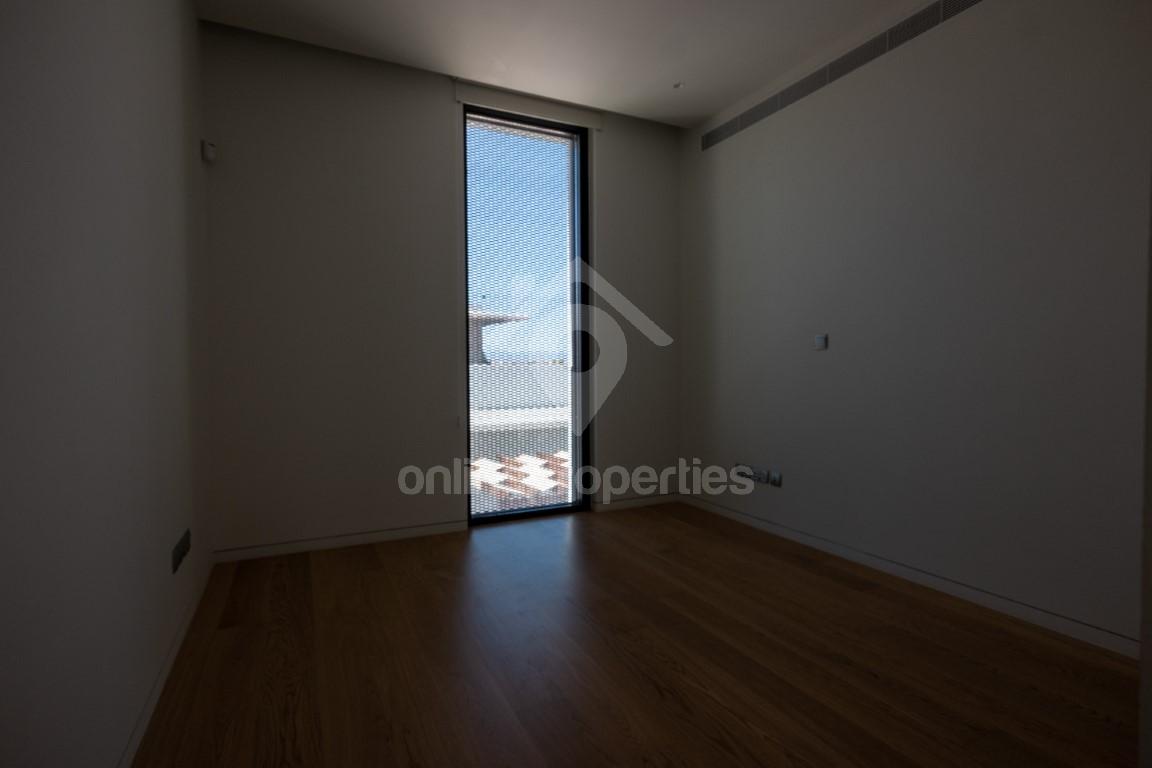 To change image, hover mouse over thumbnails below