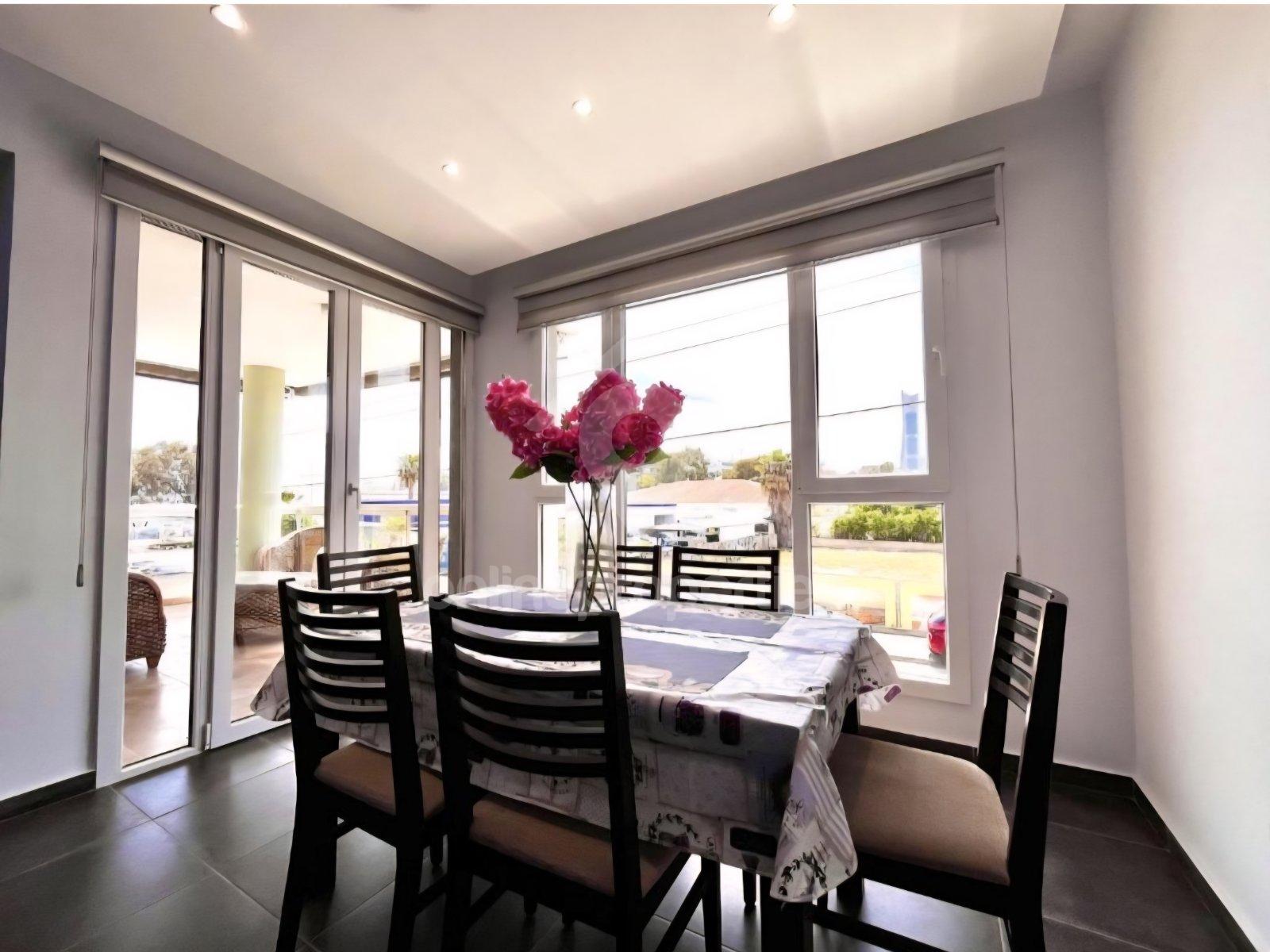 To change image, hover mouse over thumbnails below