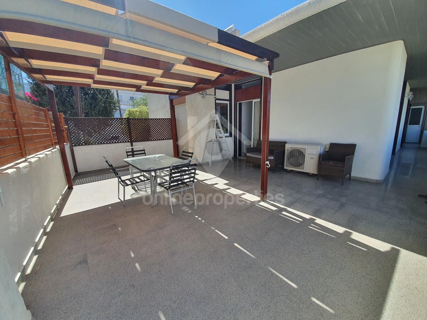 To change image, hover mouse over thumbnails below