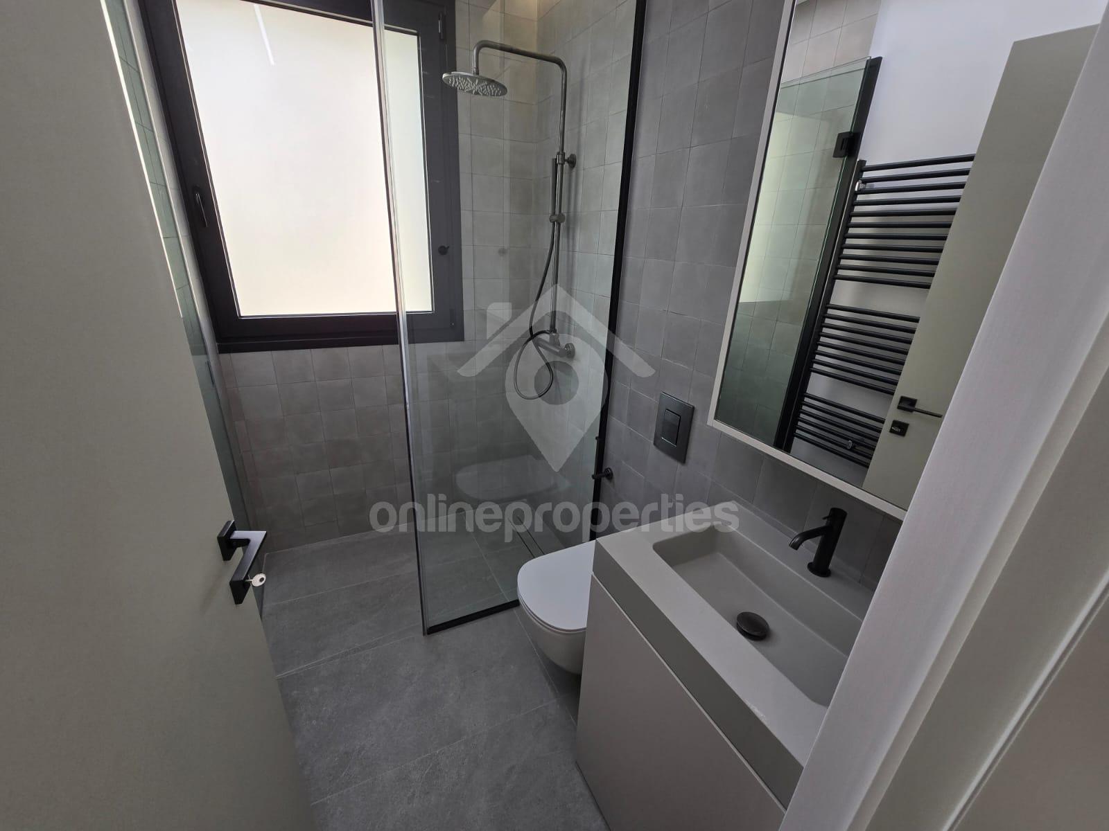 To change image, hover mouse over thumbnails below