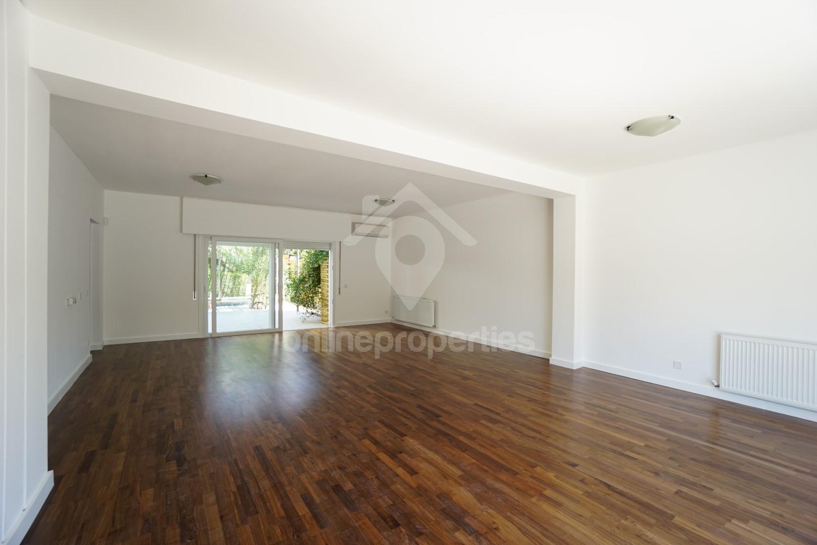 To change image, hover mouse over thumbnails below