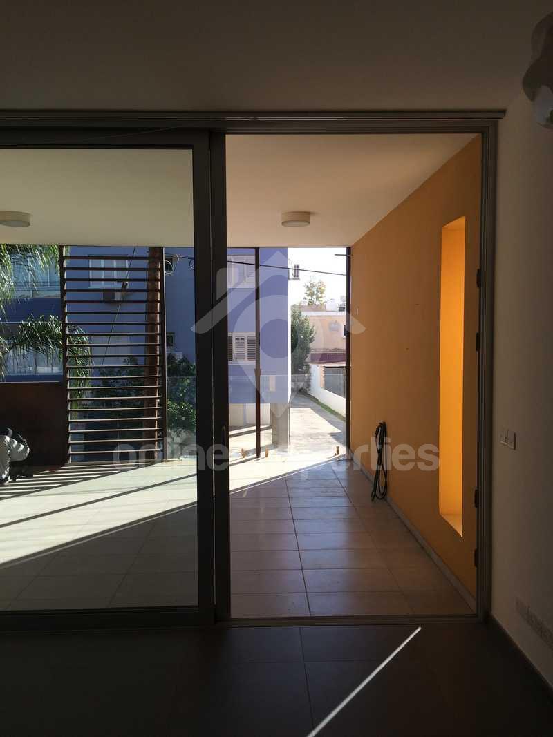 To change image, hover mouse over thumbnails below