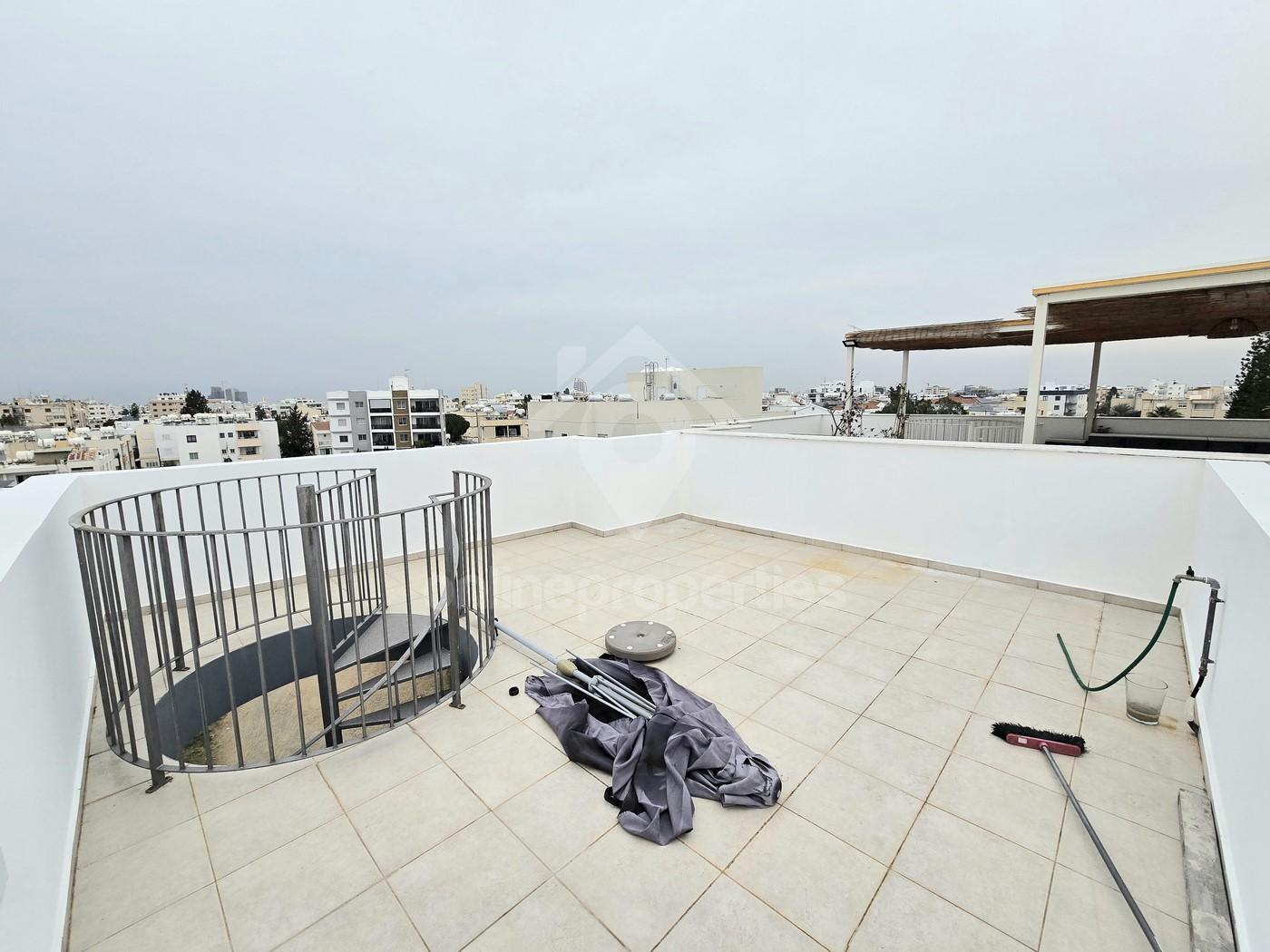 To change image, hover mouse over thumbnails below