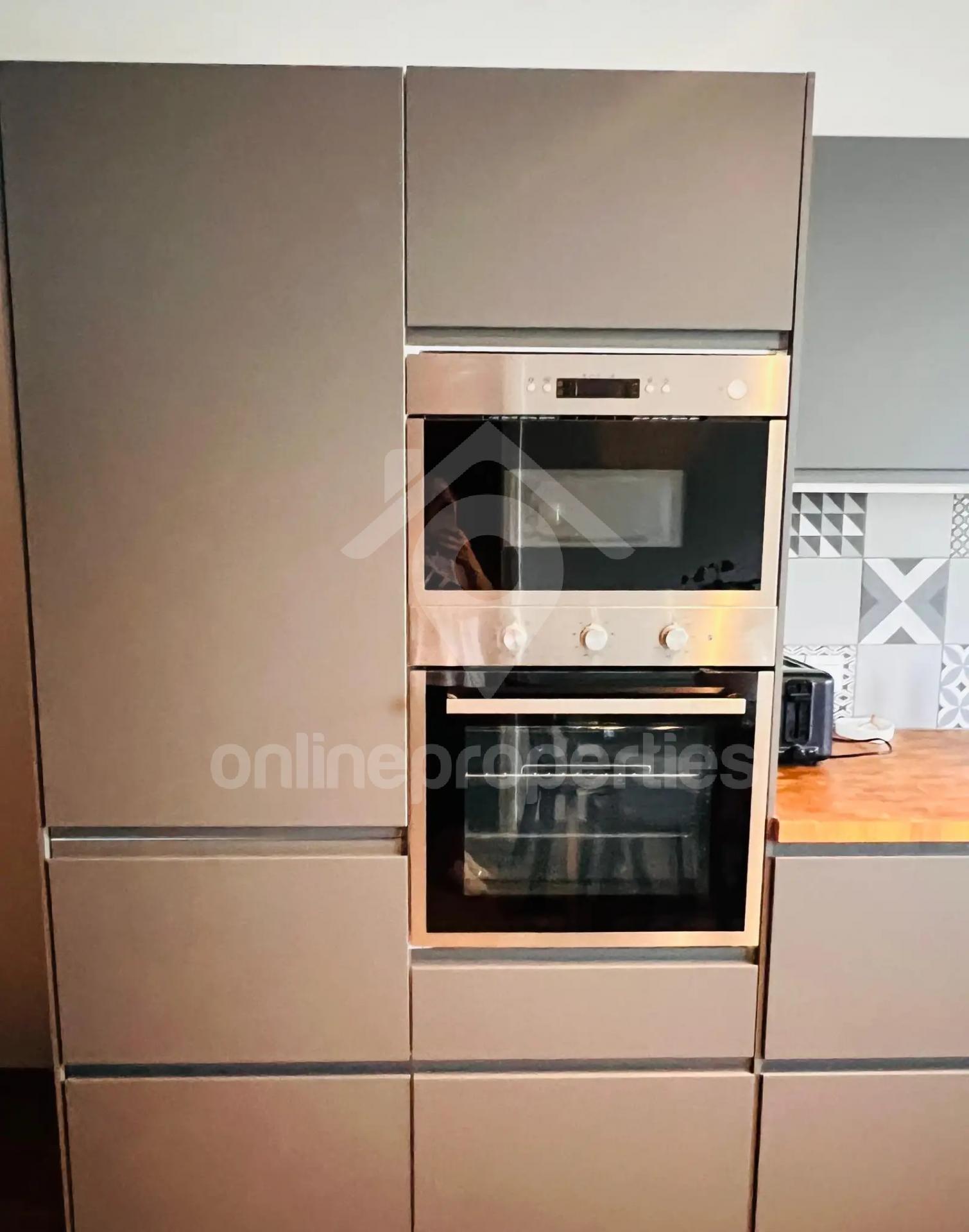 To change image, hover mouse over thumbnails below