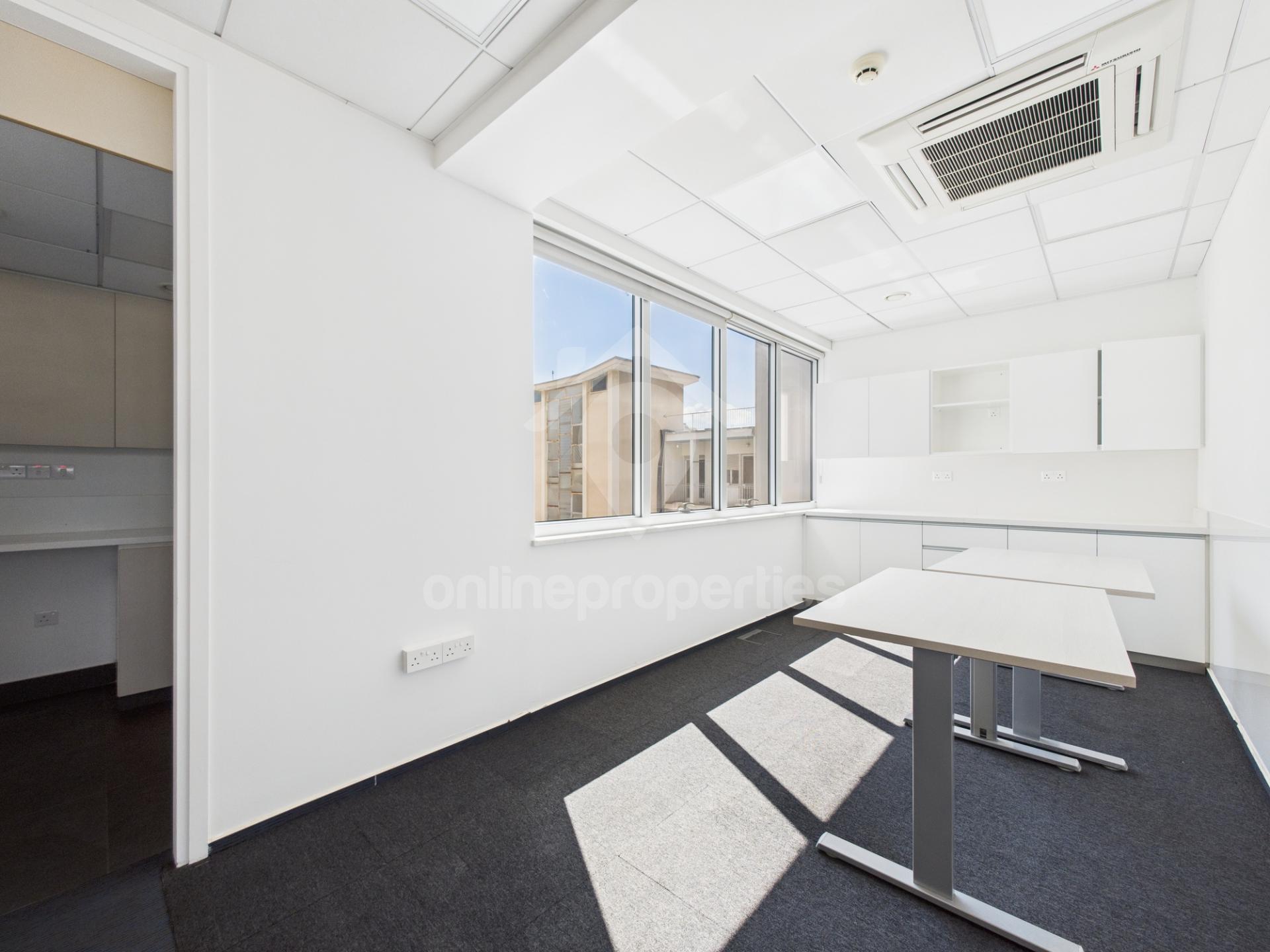 To change image, hover mouse over thumbnails below