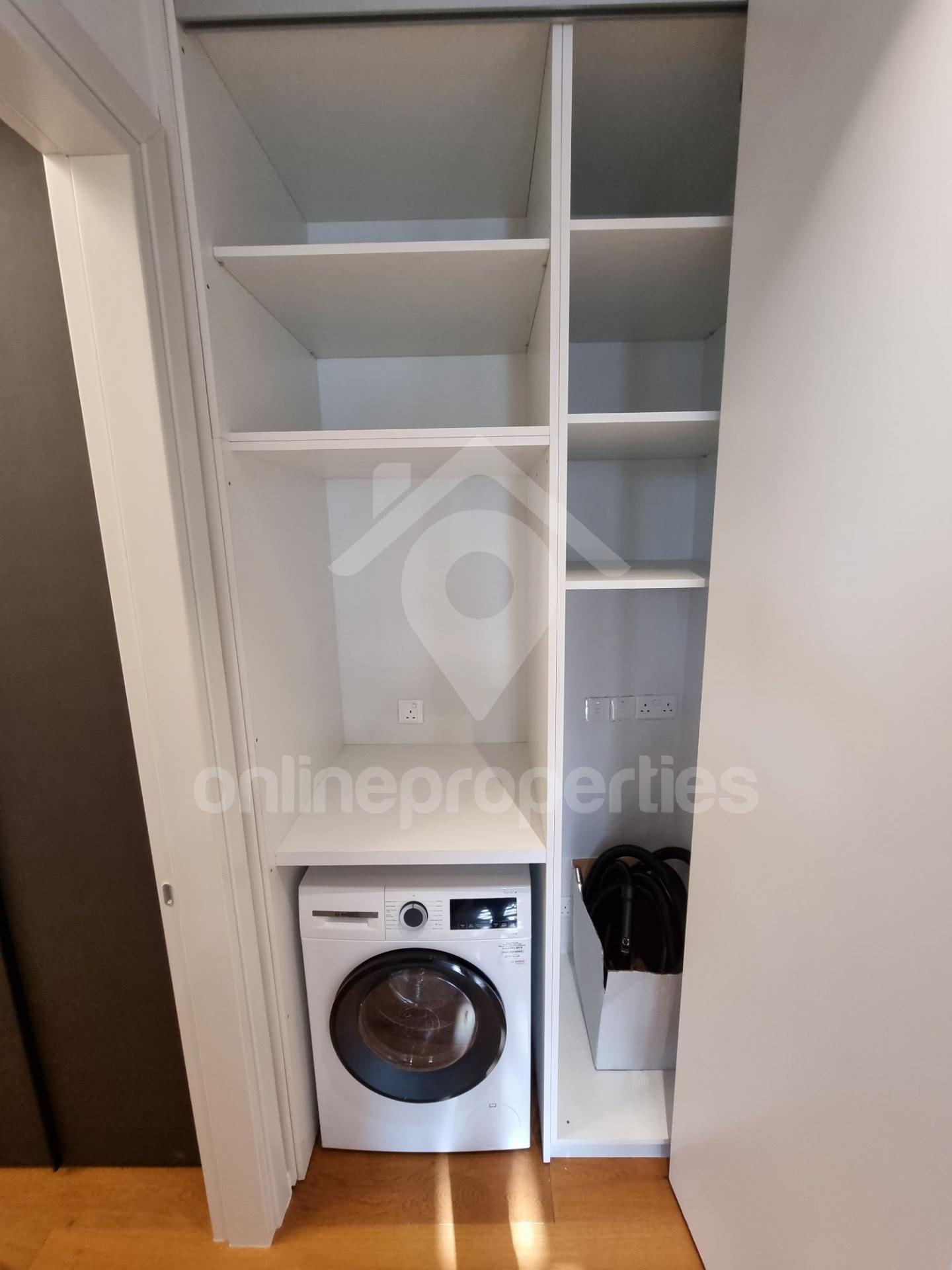 To change image, hover mouse over thumbnails below