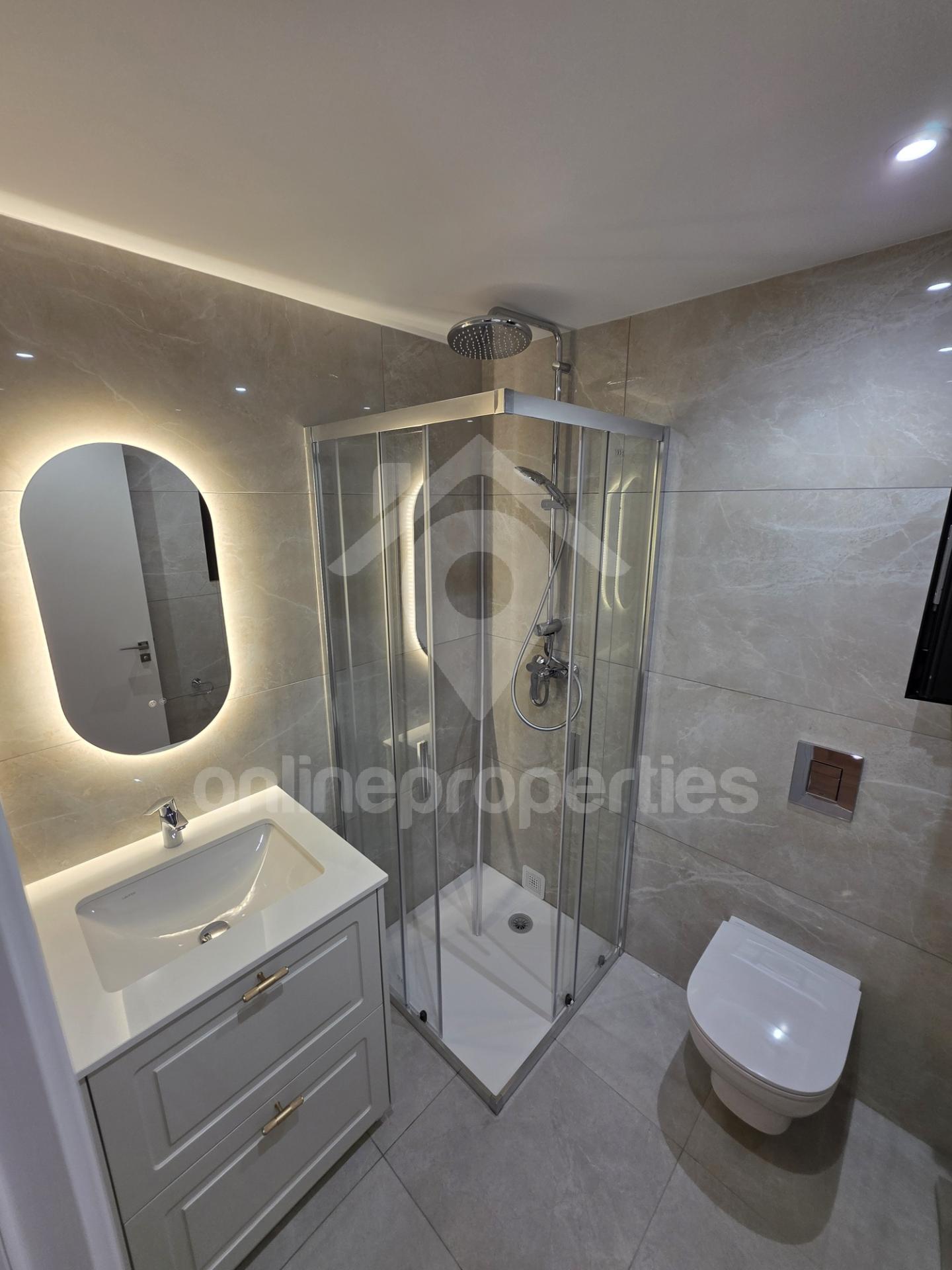 To change image, hover mouse over thumbnails below