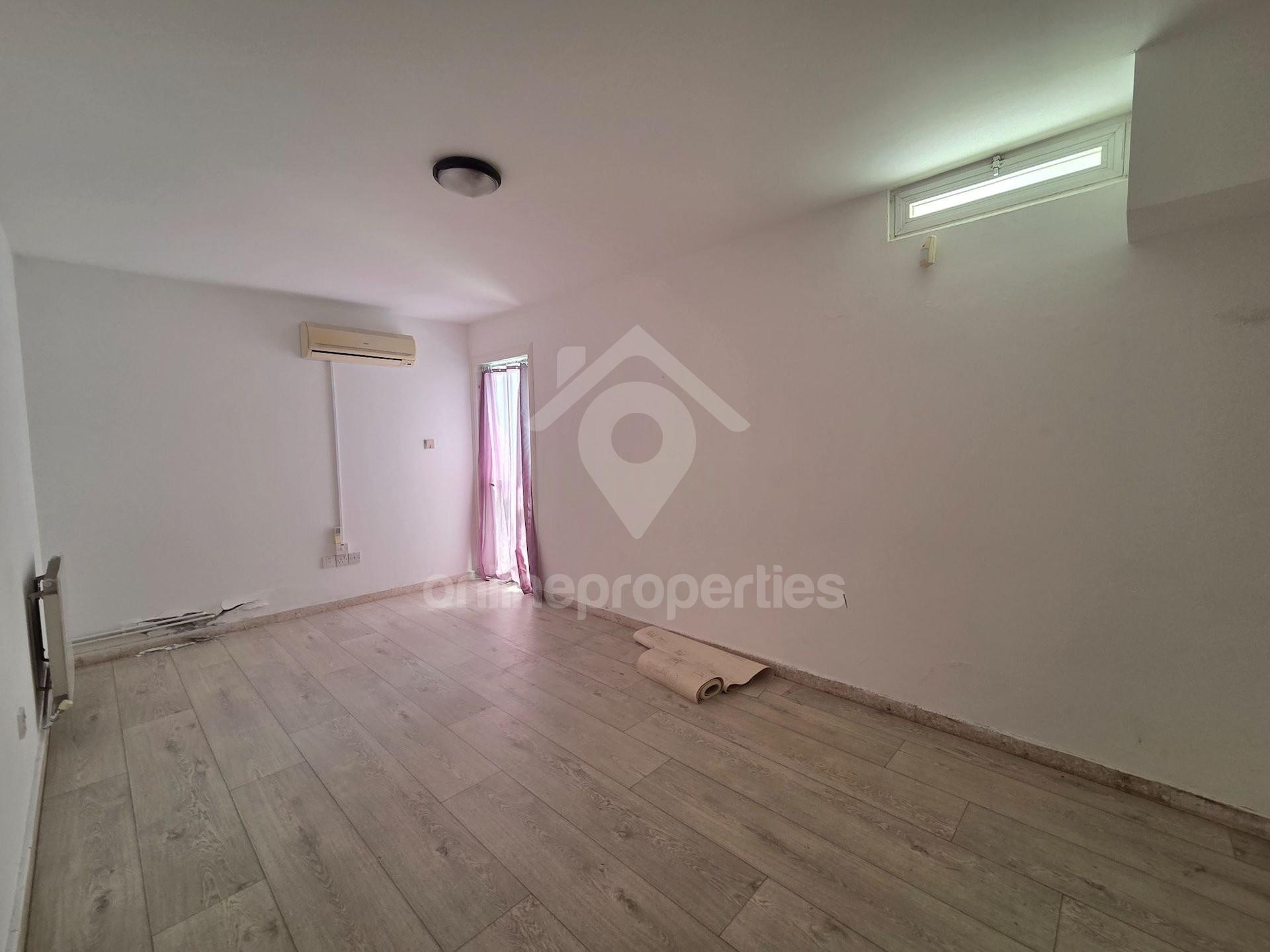 To change image, hover mouse over thumbnails below