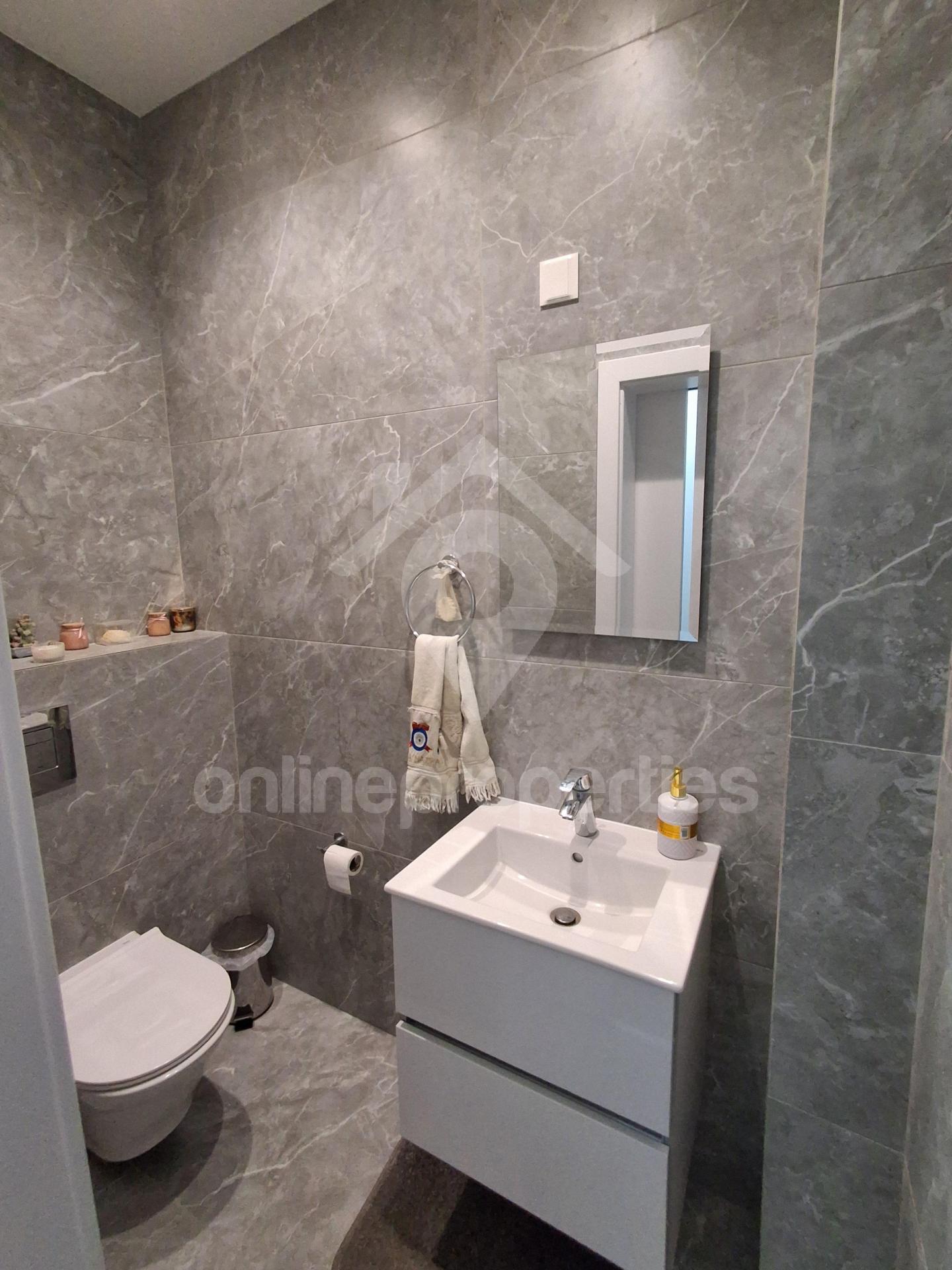 To change image, hover mouse over thumbnails below