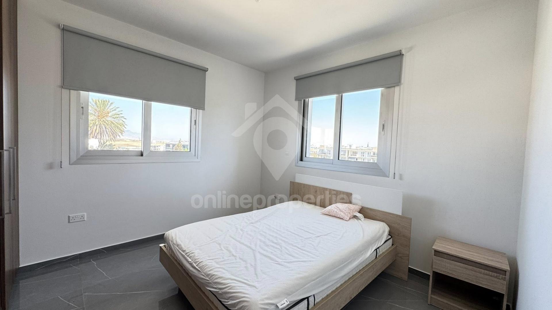 To change image, hover mouse over thumbnails below