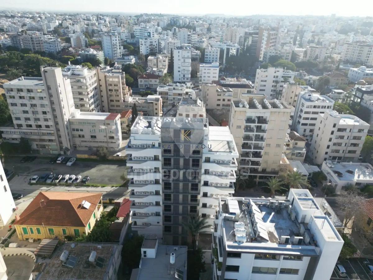 To change image, hover mouse over thumbnails below