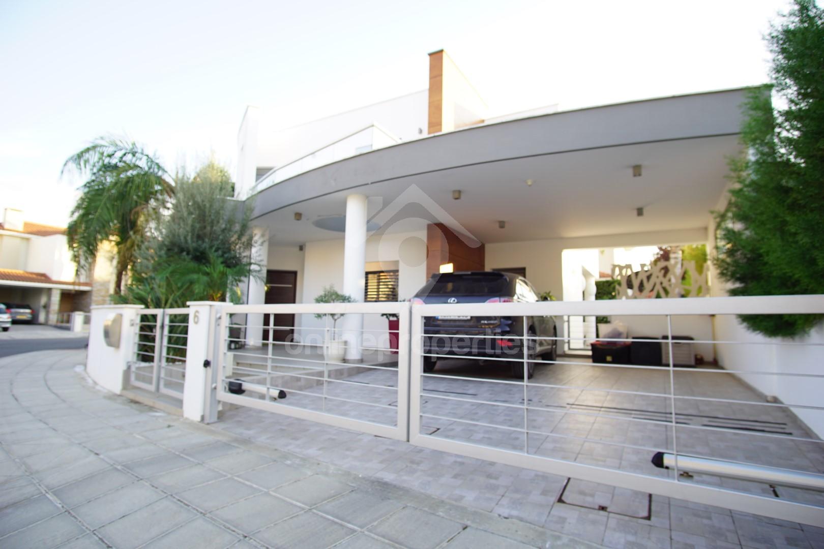 To change image, hover mouse over thumbnails below