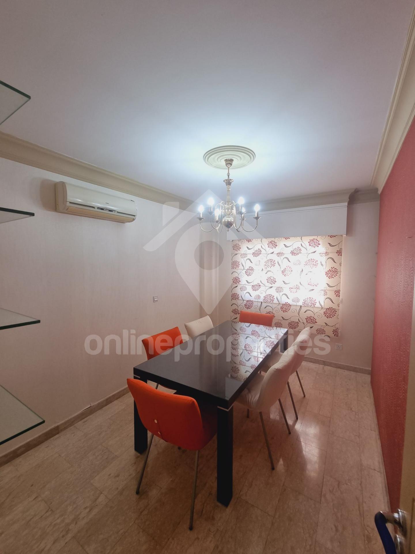 To change image, hover mouse over thumbnails below