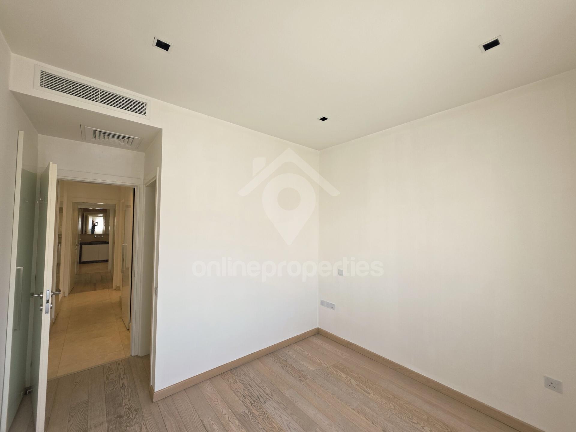 To change image, hover mouse over thumbnails below