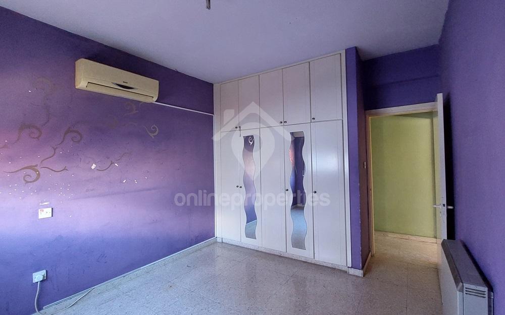 To change image, hover mouse over thumbnails below