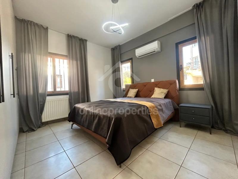 To change image, hover mouse over thumbnails below