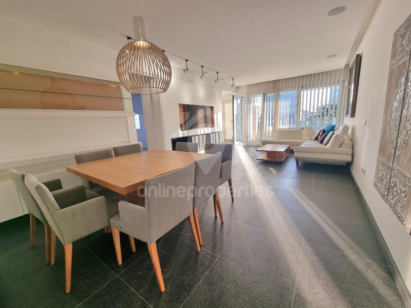 To change image, hover mouse over thumbnails below