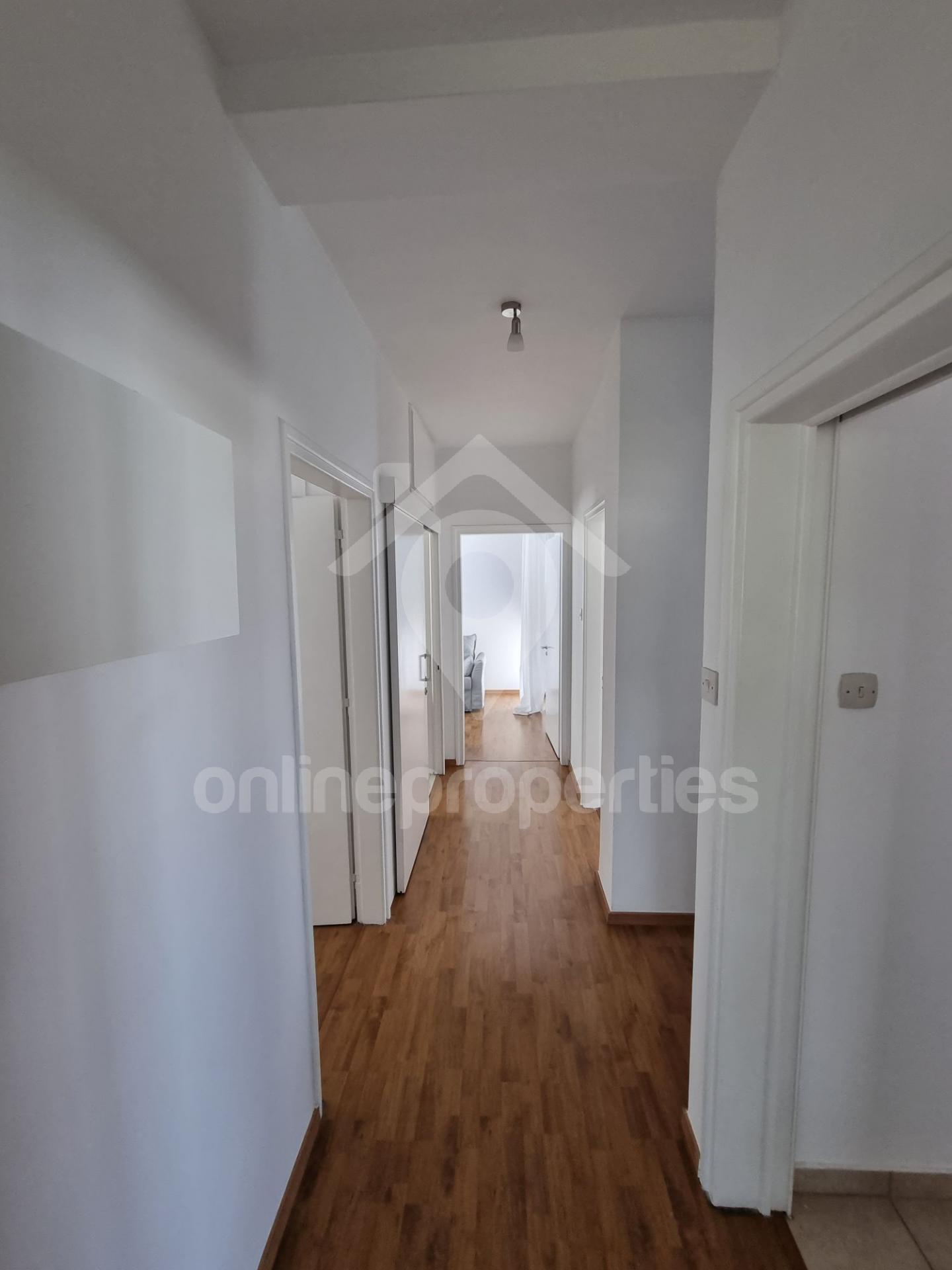 To change image, hover mouse over thumbnails below