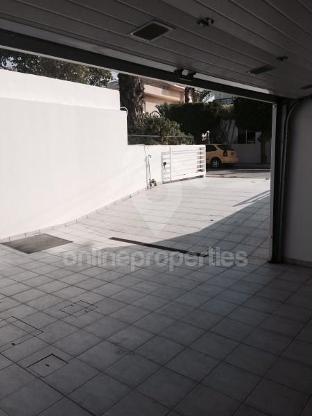 To change image, hover mouse over thumbnails below