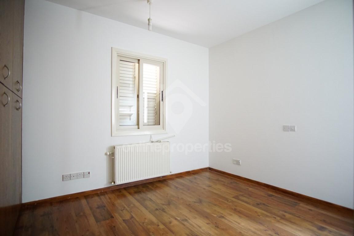 To change image, hover mouse over thumbnails below