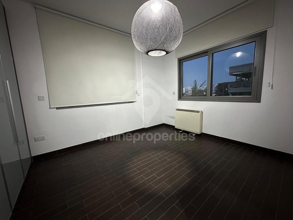 To change image, hover mouse over thumbnails below