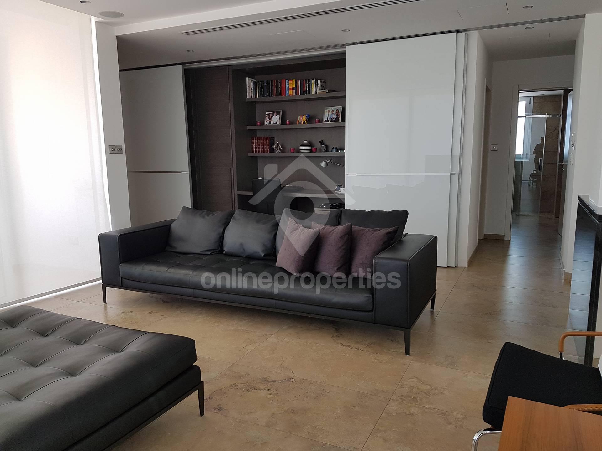 To change image, hover mouse over thumbnails below