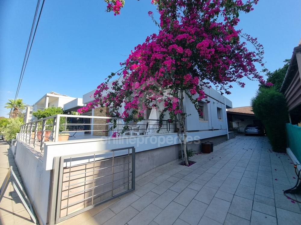 To change image, hover mouse over thumbnails below