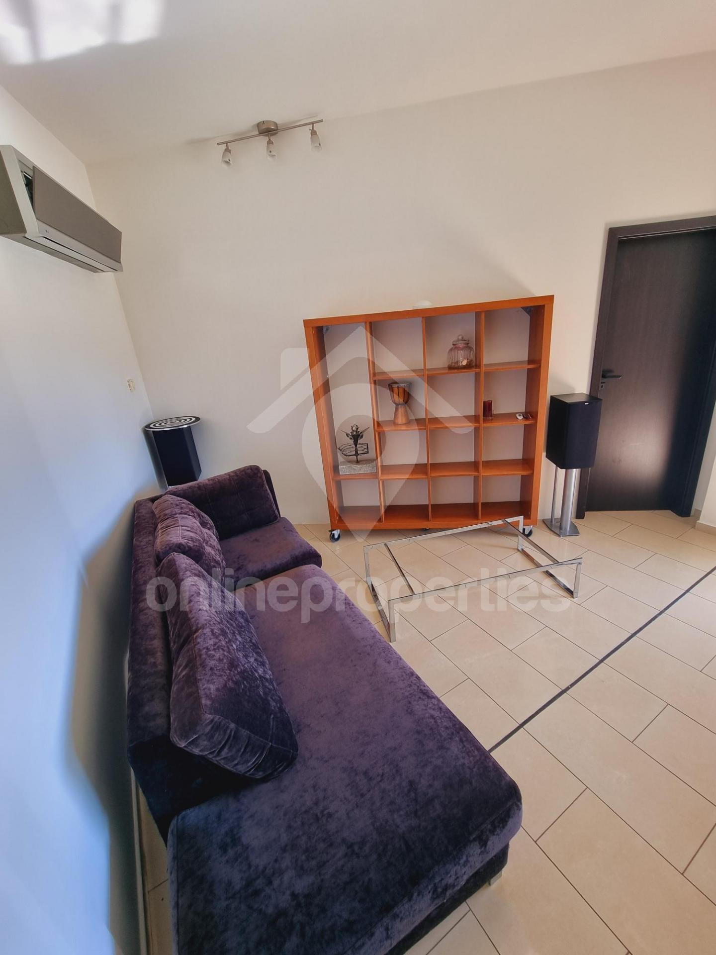 To change image, hover mouse over thumbnails below