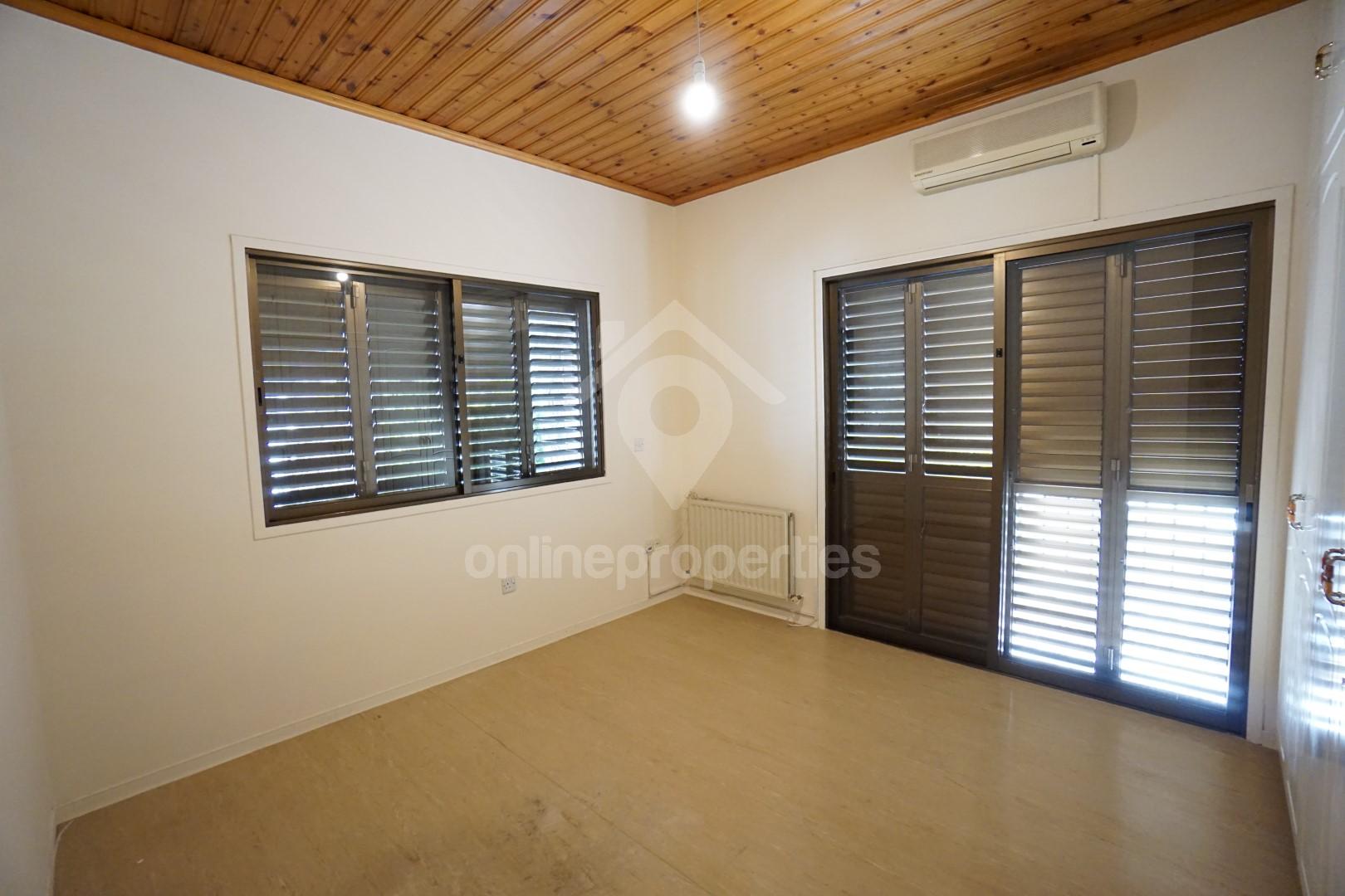 To change image, hover mouse over thumbnails below