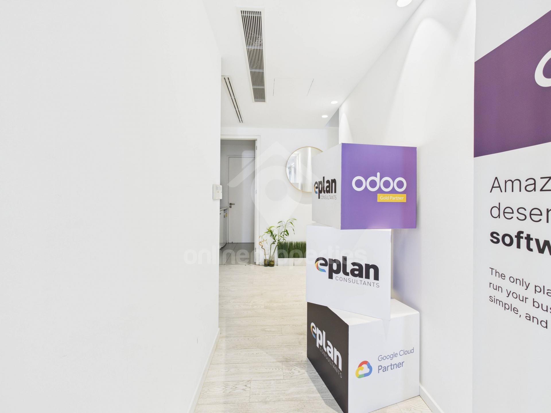 To change image, hover mouse over thumbnails below