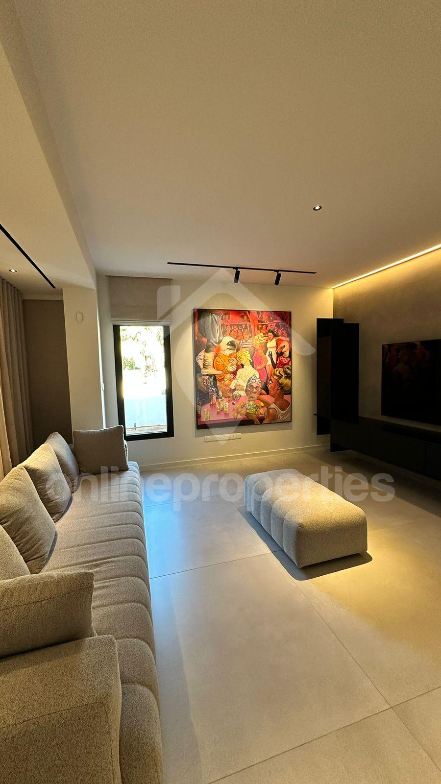 To change image, hover mouse over thumbnails below