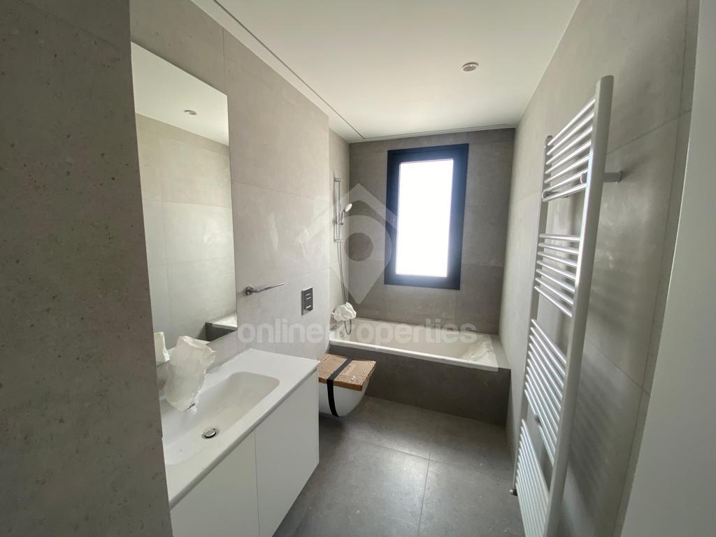 To change image, hover mouse over thumbnails below