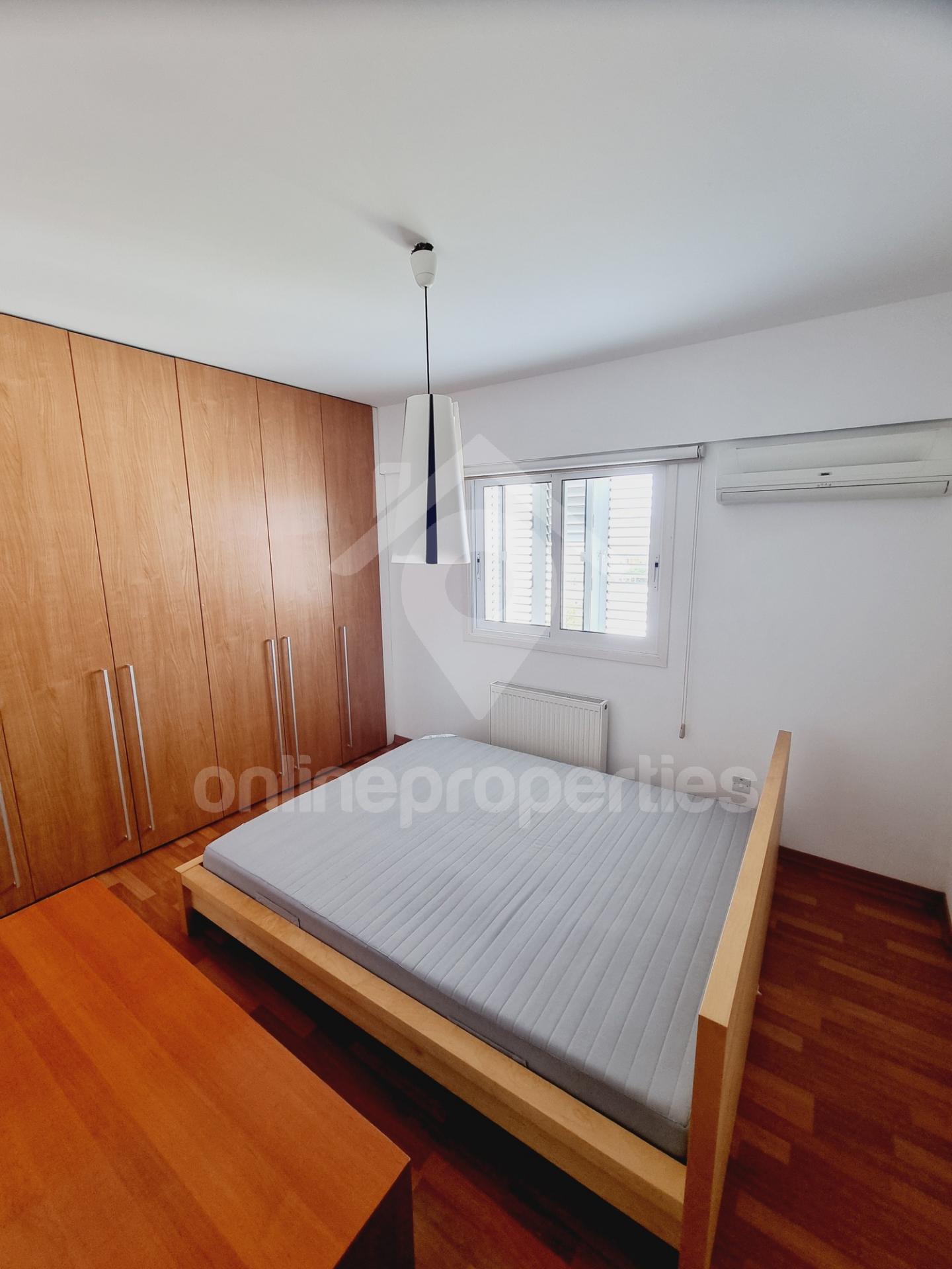 To change image, hover mouse over thumbnails below