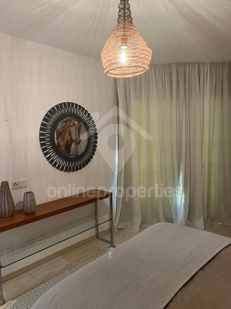 To change image, hover mouse over thumbnails below