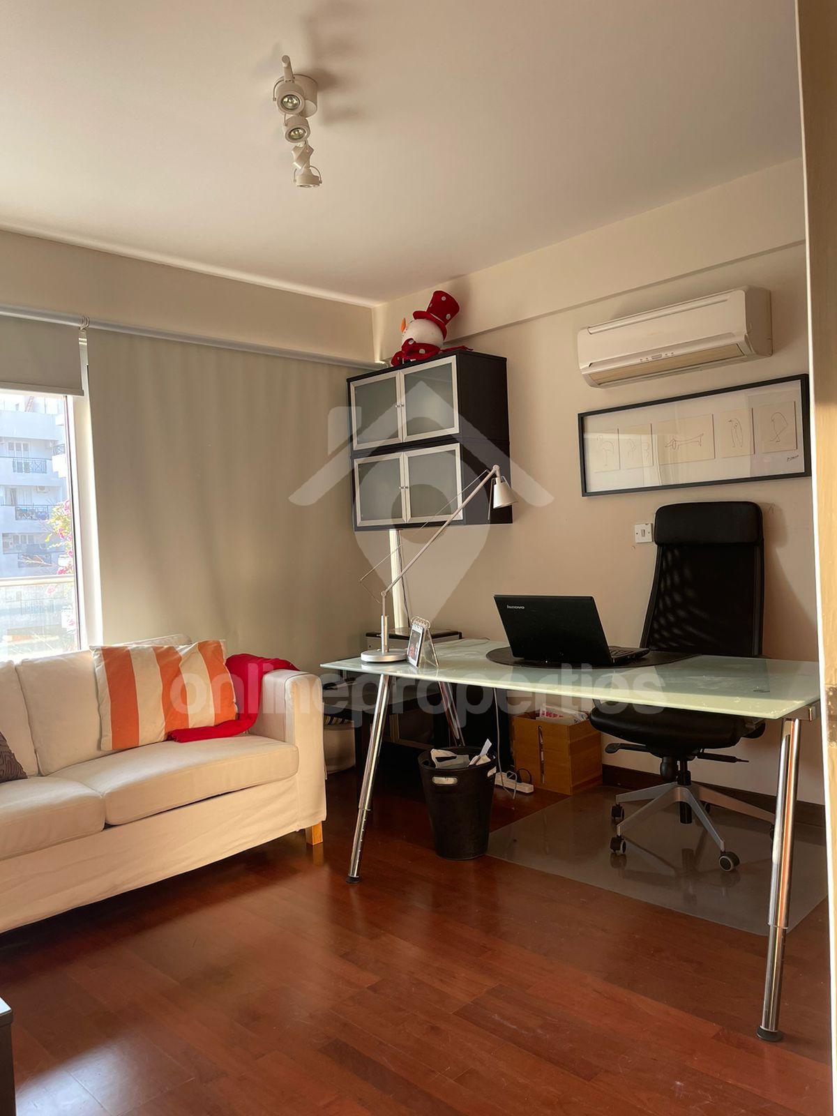 To change image, hover mouse over thumbnails below