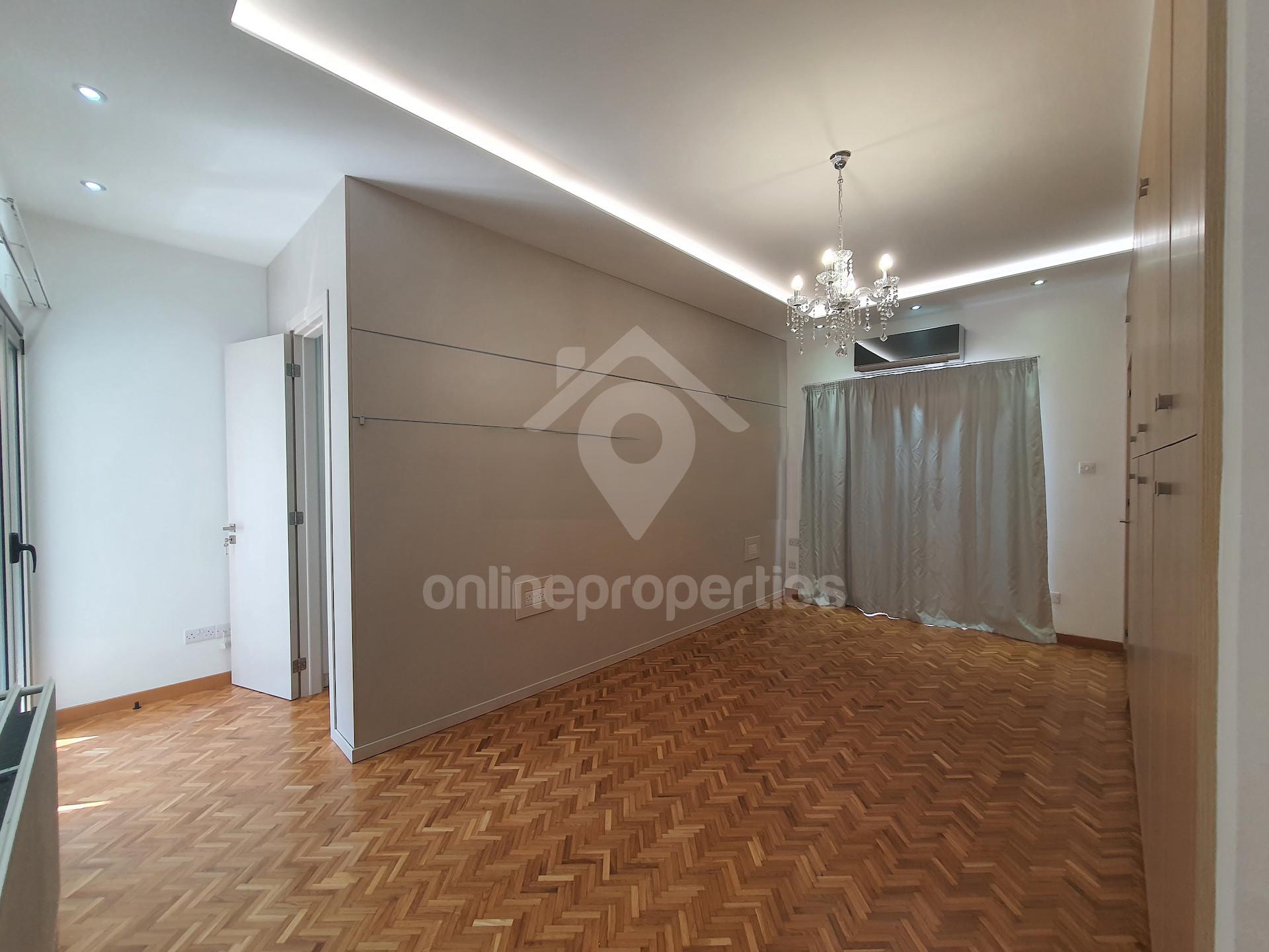 To change image, hover mouse over thumbnails below