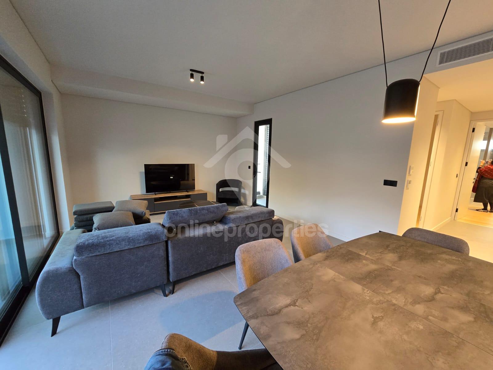 To change image, hover mouse over thumbnails below