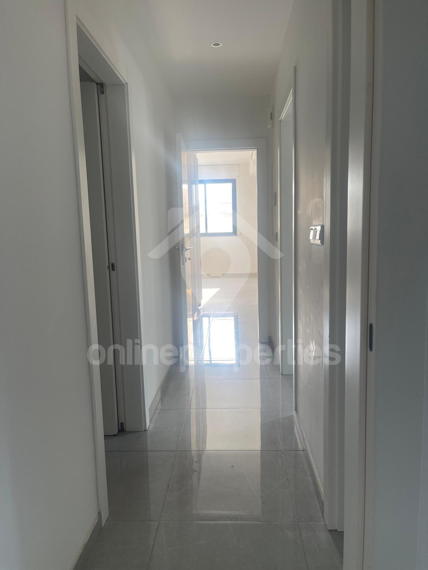 To change image, hover mouse over thumbnails below